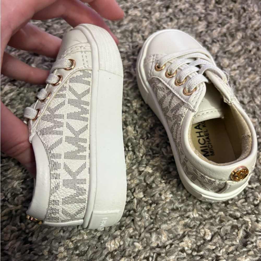 EUC MK MICHAEL KORS TODDLER size 2 GOLD CREAM SNEAKERS